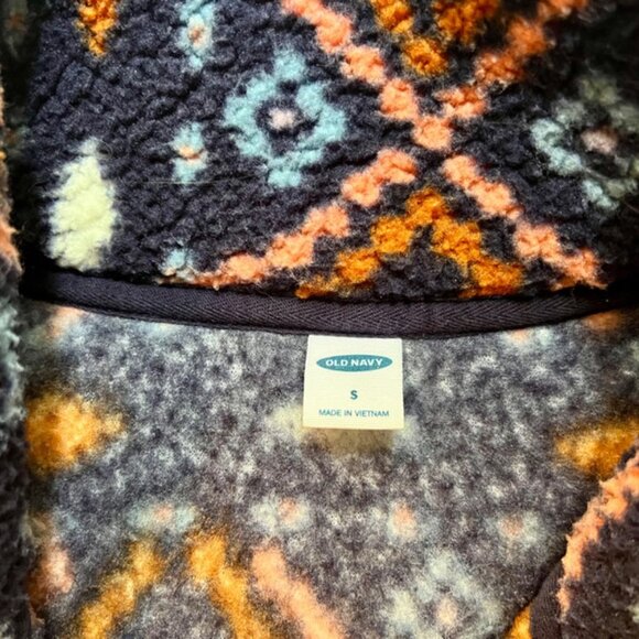 Old Navy Patterned Fleece Pullover – Size Small – Cozy & Vibrant - Picture 2 of 3